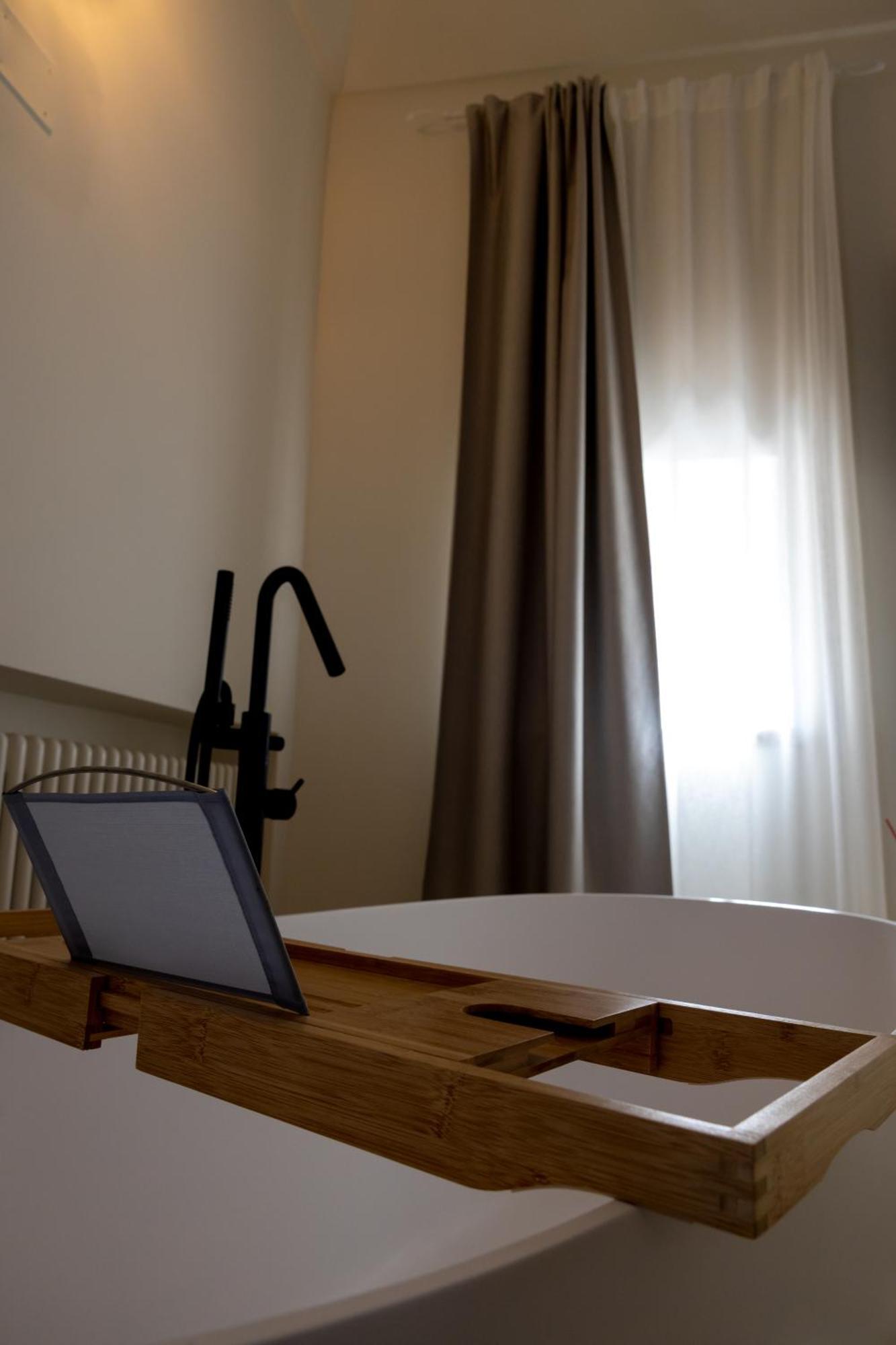 Suites Dimora Garibaldi Пешичи Екстериор снимка
